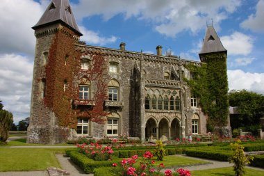 Newton 'un Dinefwr' daki evi. Güney Galler 'deki kır evi..