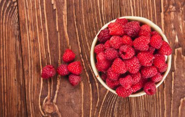  Ahududu bir kil kase