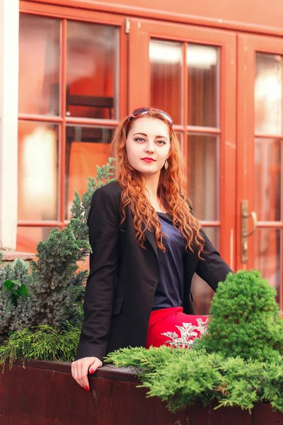 Jovem mulher de negócios ruiva — Fotografia de Stock