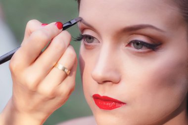  genç güzel kadın profesyonel işi sanatçı makyaj