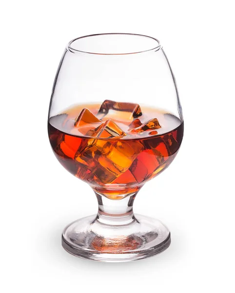 Whisky coñac con hielo en un vaso —  Fotos de Stock