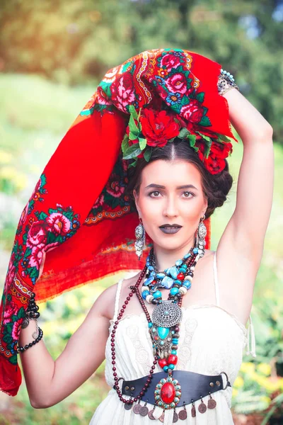 Gyönyörű fiatal mexikói nő — Stock Fotó