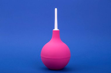 mavi bir arka plan üzerinde pembe lavman