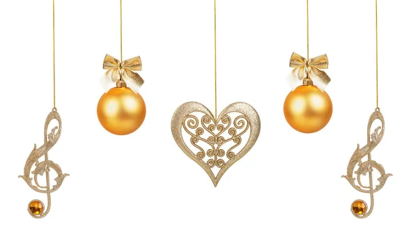 Clave de agudos dorados, corazón y bola de Navidad colgando del oro — Foto de Stock