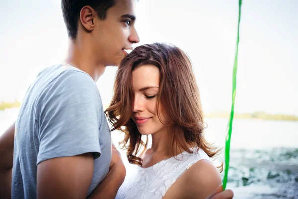 Couple Love Walk River Outdoor She Closed Her Eyes Dreams — Stock Photo, Image