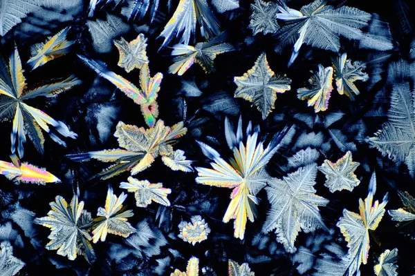 Барвисті мікро кристалів у поляризований світла — стокове фото