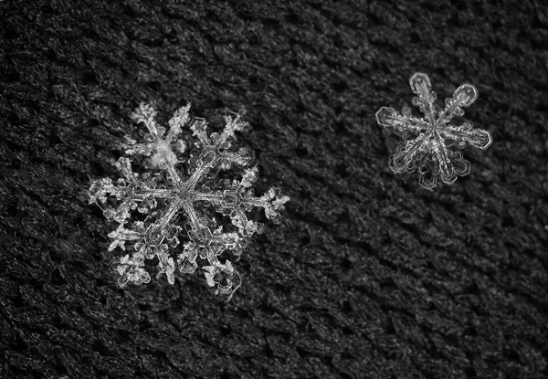 Extreme close-up voor natuurlijke snowflake — Stockfoto