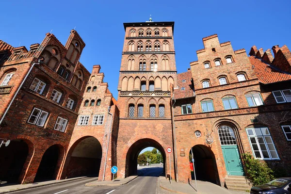De noordelijke stadspoort van Lübeck (Burgtor), Duitsland — Stockfoto
