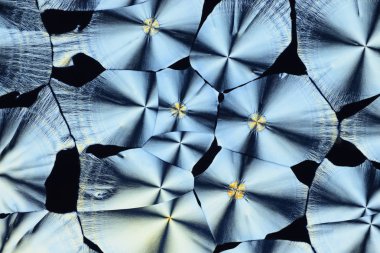 Polarize ışığın renkli mikro kristaller