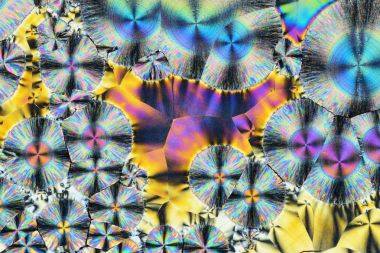 Polarize ışığın renkli mikro kristaller