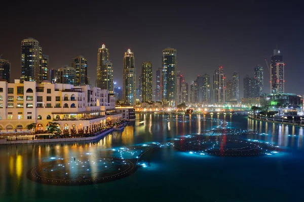 Rascacielos de Dubai Downtown en nignt — Foto de Stock