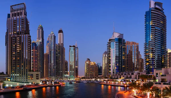 Felhőkarcolók, Dubai Marina, Twilight — Stock Fotó