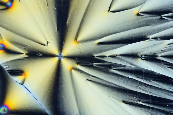 Bunte Mikrokristalle in polarisiertem Licht. Foto durch ein Mikr — Stockfoto