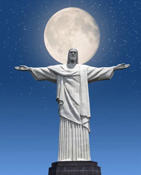 Vista Inferior Monumento Jesus Cristo Com Mãos Erguidas Céu Azul Imagem De Stock