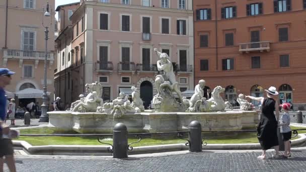 Neptune szobor a Piazza Navona. A Neptun-szökőkút a szökőkút-Róma, Olaszország, — Stock videók