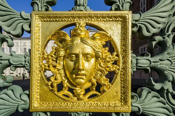 La puerta del Palacio Real de Turín — Foto de Stock