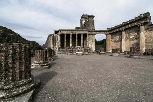 Antica Pompei. La Basilica è stata usata sia come un tribunale — Foto Stock