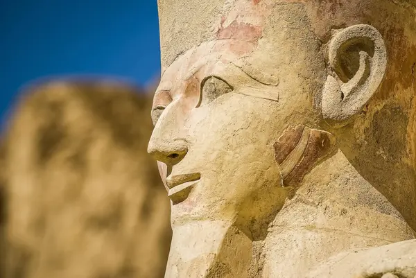 Pharaoh sculptures of Hatshepsut Temple — Stock Photo, Image