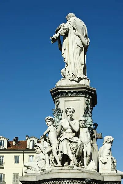 Estátua em Piazza Carlo Emanuele Ii Turim — Fotografia de Stock