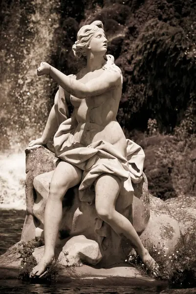 Der Brunnen von Diana. Königspalast von Caserta Statue — Stockfoto