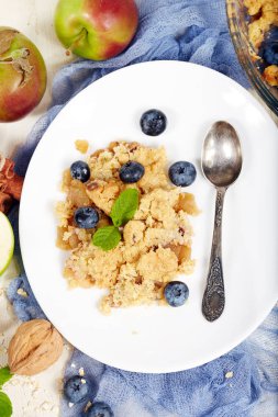 Lezzetli kek pasta elma ve tarçın ile. 