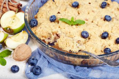 Lezzetli kek pasta elma ve tarçın ile.
