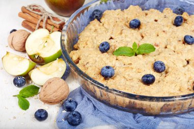 Lezzetli kek pasta elma ve tarçın ile. 