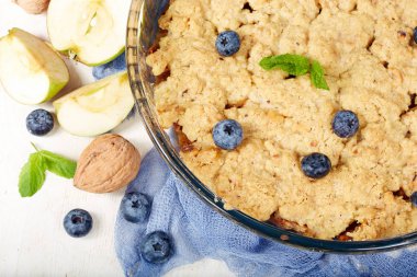 Lezzetli kek pasta elma ve tarçın ile. 