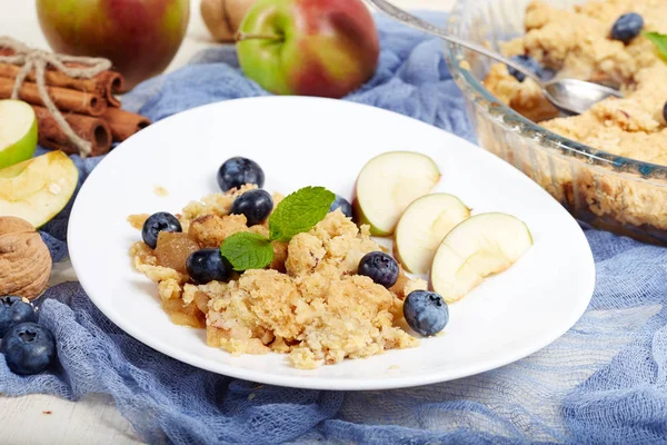Lezzetli kek pasta elma ve tarçın ile. 
