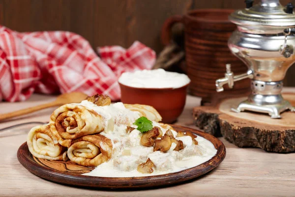 Pancakes Meat Mushrooms Sour Cream Sauce Traditional Russian Cuisine Maslenitsa — Stock Photo, Image