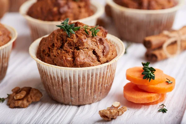 Muffins Com Cenoura Nozes Canela Delicioso Aperitivo Caseiro — Fotografia de Stock