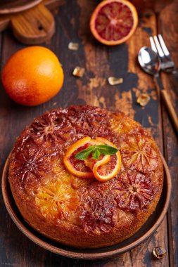 Karamelli kanlı portakallı bisküvili kek. Nefis ev yapımı tatlı..