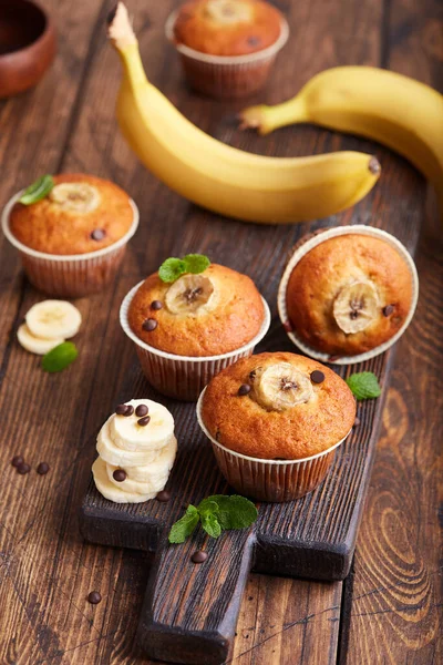 Muffins Banana Com Gotas Chocolate Deliciosa Sobremesa Doce Caseira — Fotografia de Stock