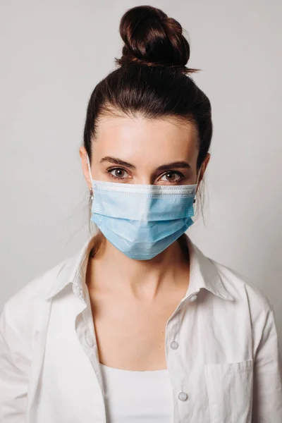 Portrait young asian woman wearing hygienic mask to prevented isolat on white background. — Stok Foto