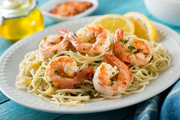 Garnalen scampi met spaghetti — Stockfoto