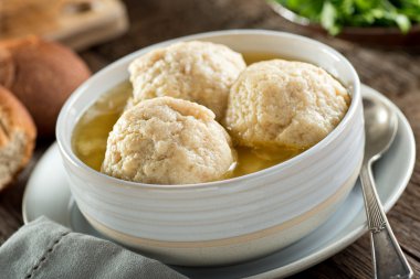 Matzo topu çorbası