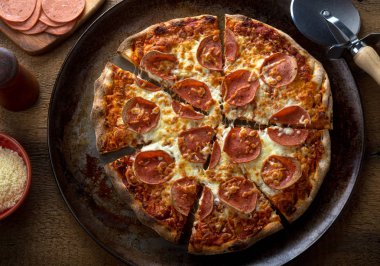 Rustik ev yapımı biberli Pizza