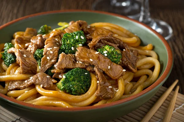 Teriyaki de carne com macarrão Udon — Fotografia de Stock