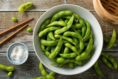 Deniz tuz ile haşlanmış Edamame