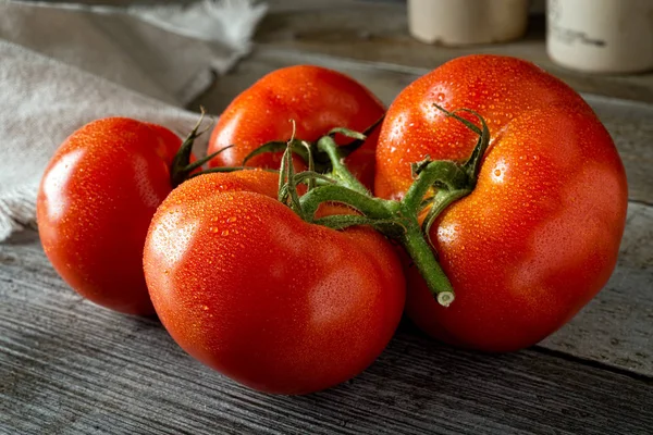 Tomates ecológicos frescos maduros — Foto de Stock