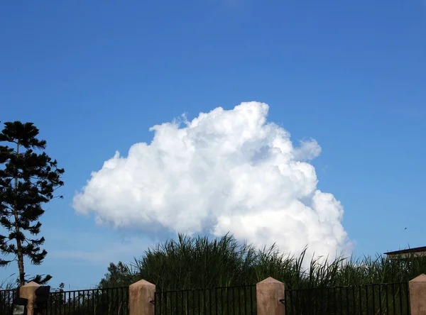 Nubes y cielo azul —  Fotos de Stock