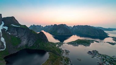 Midnight sun Lofoten Adaları. Timelapse