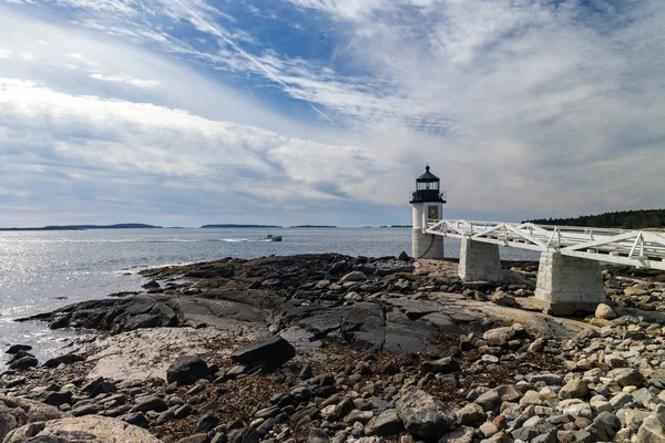 Marshall Point Light visto da costa rochosa de Port Clyde , — Fotografia de Stock