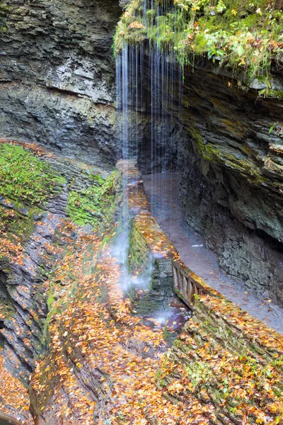 Prachtige waterval trapsgewijs op Watkins Glenn Staatspark — Stockfoto