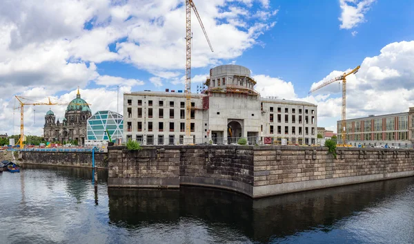 İnşaat alanında Berlin City Palace (Berliner Stadt görünümünü — Stok fotoğraf