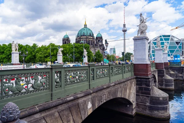 Brug met Angel beelden (Schlossbrucke brug) in Berlijn, Germ — Stockfoto