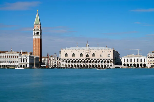 Venice lagoon with cityscape, Italy — Stock Photo, Image