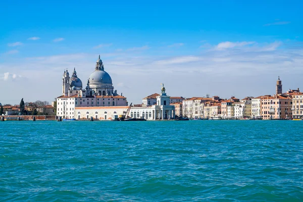 Venice lagoon with cityscape, Italy — Stock Photo, Image