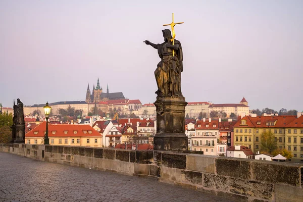 Most Karola o wschodzie słońca, Praga, Czechy — Zdjęcie stockowe
