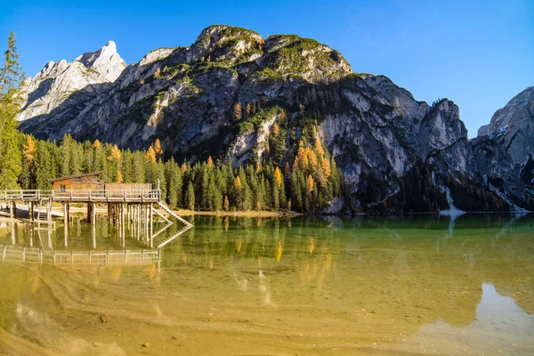 Lago di Braies oder Pragser Wildsee in italian Alps — Stock Photo, Image